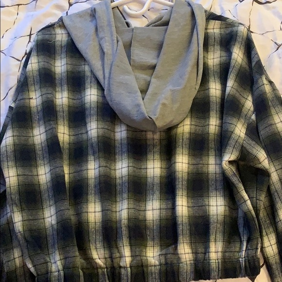 Cropped flannel jacket - Picture 2 of 3